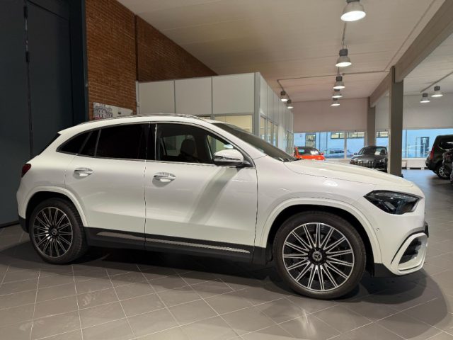 MERCEDES-BENZ GLA 200 usata, con Alzacristalli elettrici