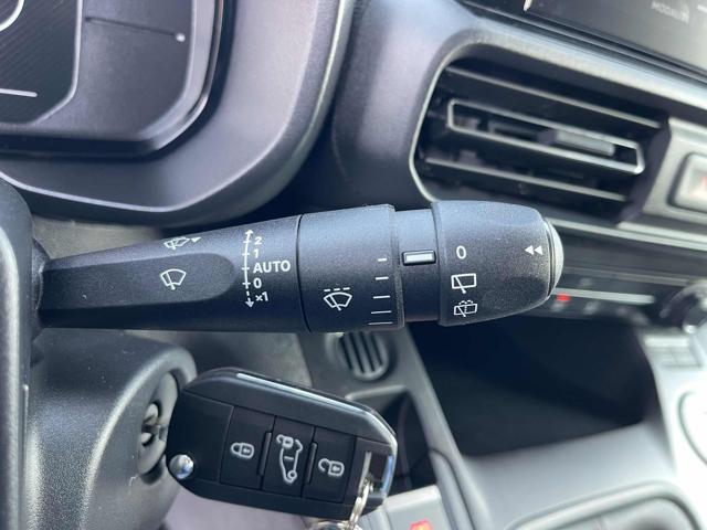 TOYOTA Proace City usata, con Autoradio digitale