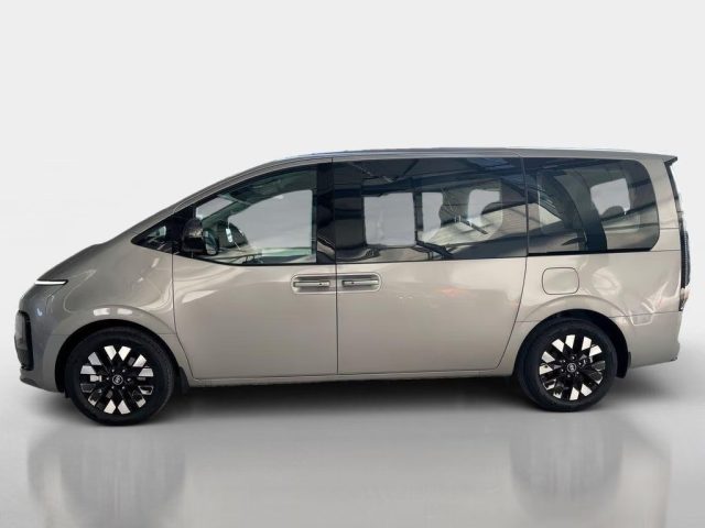 HYUNDAI Staria usata, con Airbag