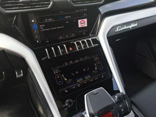 LAMBORGHINI Urus usata, con Leve al volante