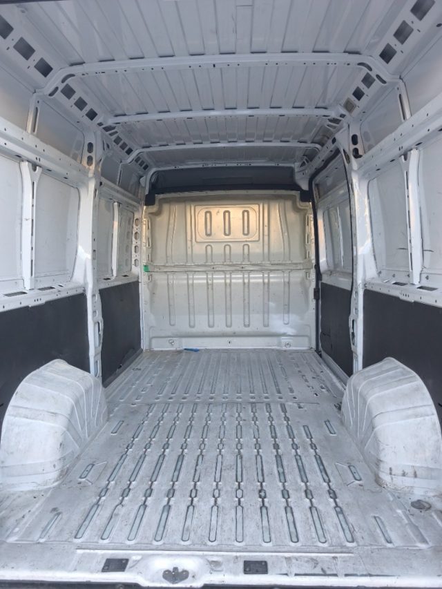 PEUGEOT Boxer usata, con USB
