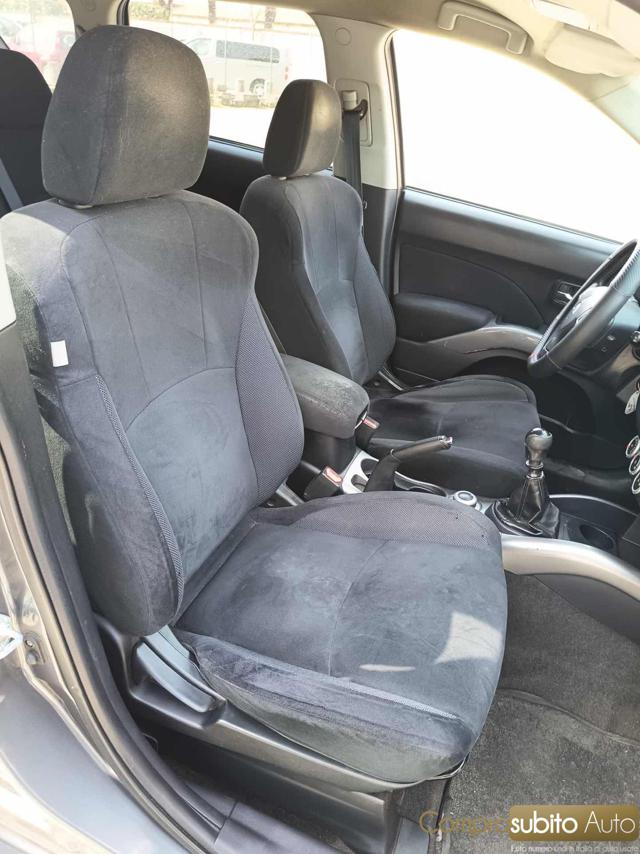 MITSUBISHI Outlander usata 26