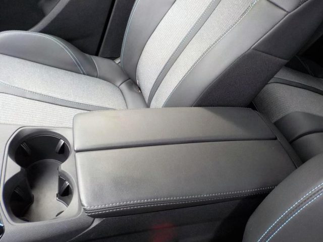 PEUGEOT 3008 usata, con Touch screen