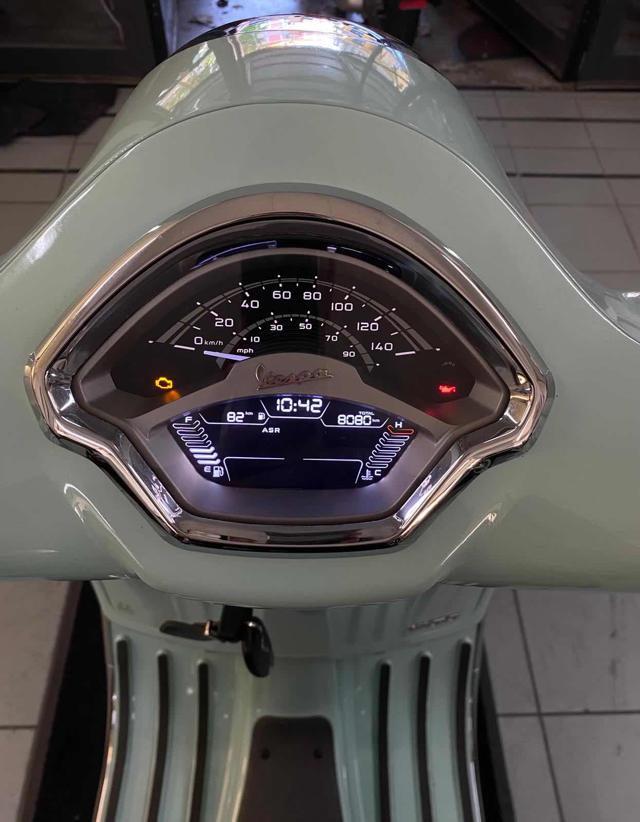 VESPA GTS 300 usata 9