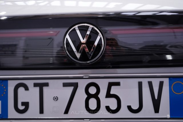 VOLKSWAGEN Taigo usata, con Sensore di luce