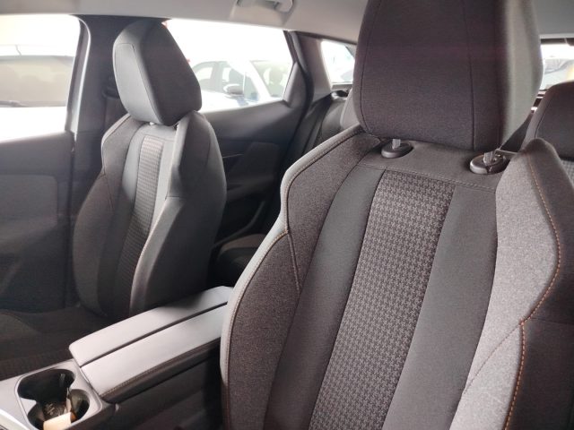 PEUGEOT 3008 usata, con Sensori di parcheggio posteriori