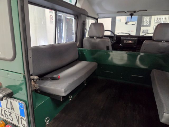 LAND ROVER Defender usata 17