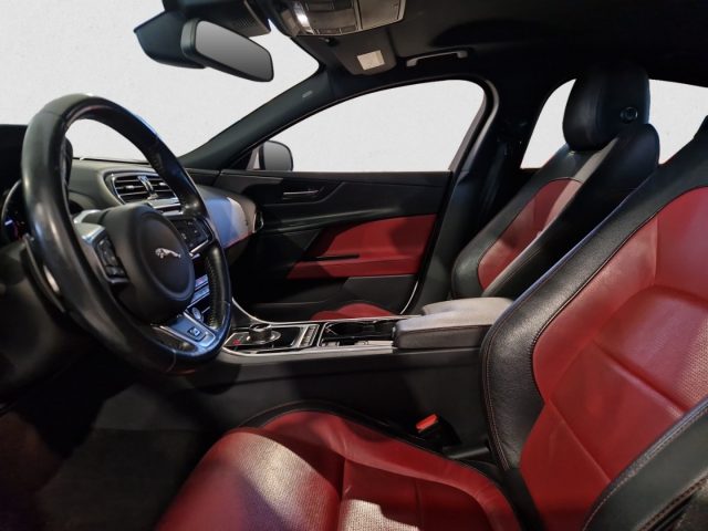 JAGUAR XE usata, con Boardcomputer