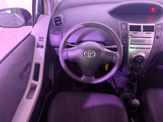 TOYOTA Yaris usata 10