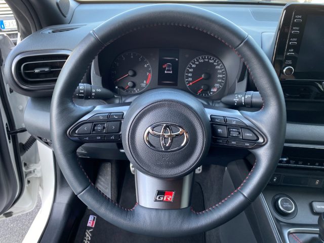TOYOTA Yaris usata, con Touch screen