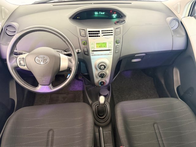 TOYOTA Yaris usata 8