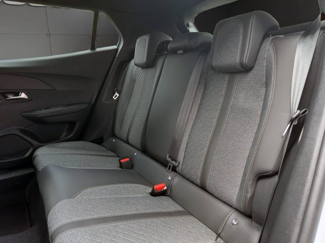 PEUGEOT 2008 usata, con Sensori di parcheggio posteriori