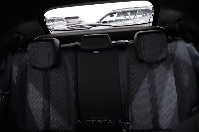 PEUGEOT 2008 usata, con Volante multifunzione