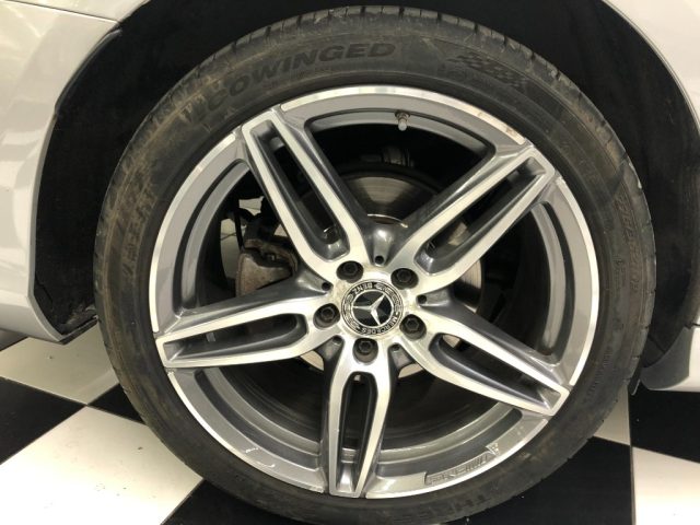 MERCEDES-BENZ E 220 usata 8