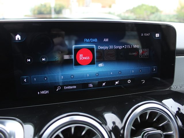 MERCEDES-BENZ GLB 180 usata, con Controllo elettronico della corsia