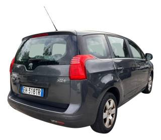 PEUGEOT 5008 usata, con Airbag