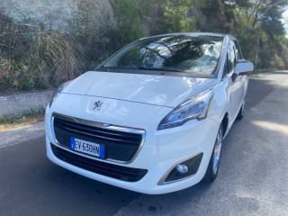 PEUGEOT 5008 usata, con Airbag