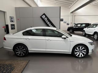 VOLKSWAGEN Passat usata, con Airbag laterali