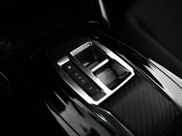 PEUGEOT 2008 usata, con Fari LED