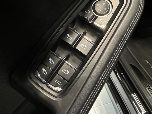 PORSCHE Macan usata, con Portellone posteriore elettrico