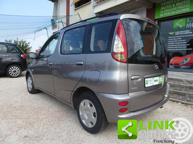 TOYOTA Yaris usata, con Alzacristalli elettrici