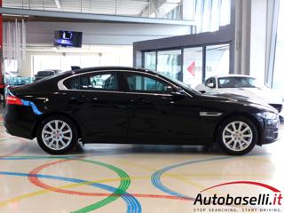 JAGUAR XE usata, con Leve al volante