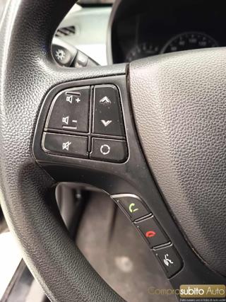 HYUNDAI i10 usata, con Specchietti laterali elettrici