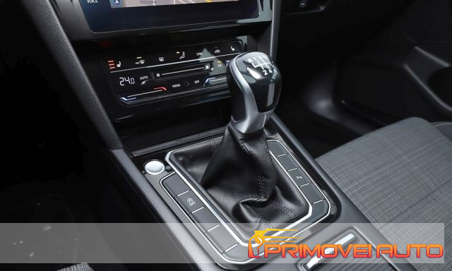 VOLKSWAGEN Passat Variant usata, con Autoradio