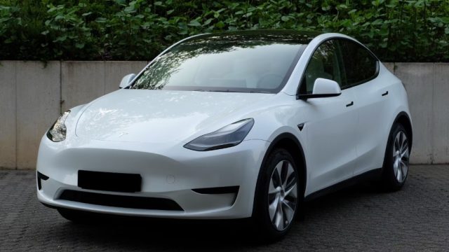 TESLA Model Y usata, con Boardcomputer