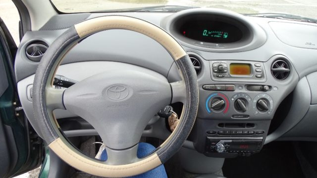 TOYOTA Yaris usata 67