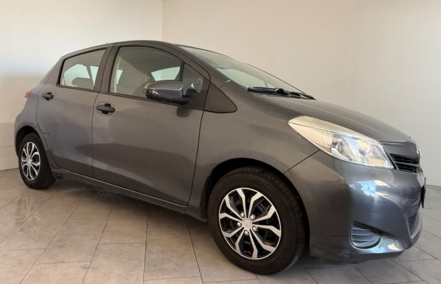 TOYOTA Yaris usata 2