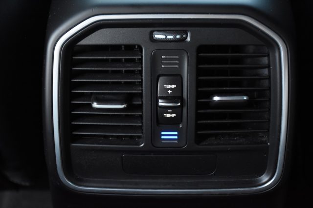 PORSCHE Macan usata, con USB