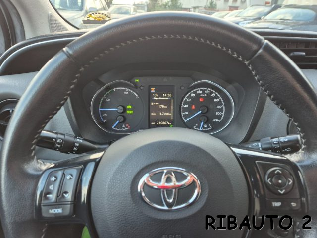 TOYOTA Yaris usata, con USB