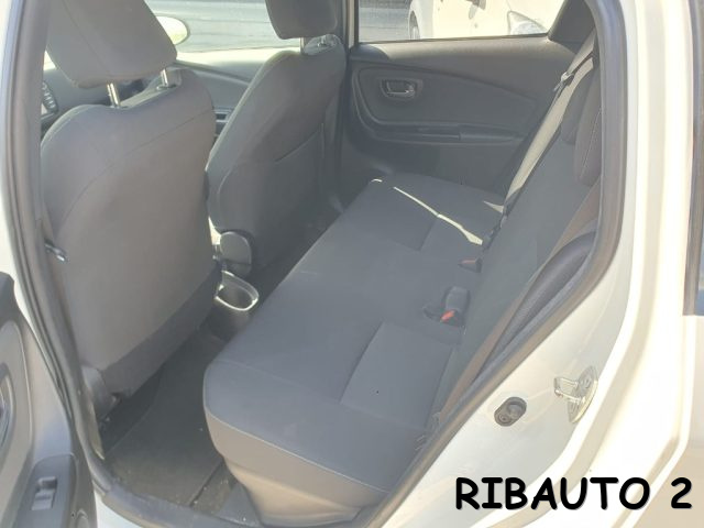 TOYOTA Yaris usata, con Bracciolo