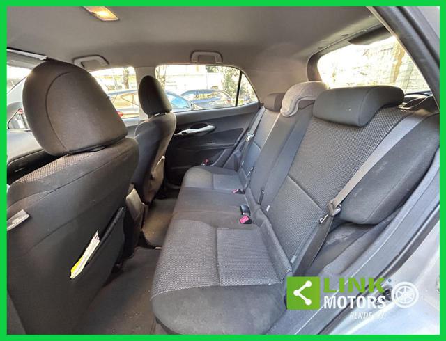 TOYOTA Auris usata, con Bracciolo