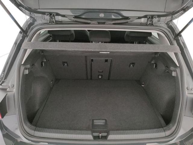VOLKSWAGEN Golf usata, con USB