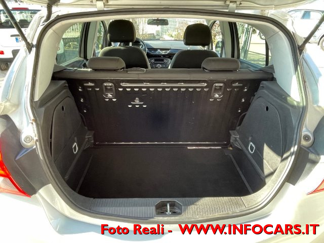 OPEL Corsa usata, con USB