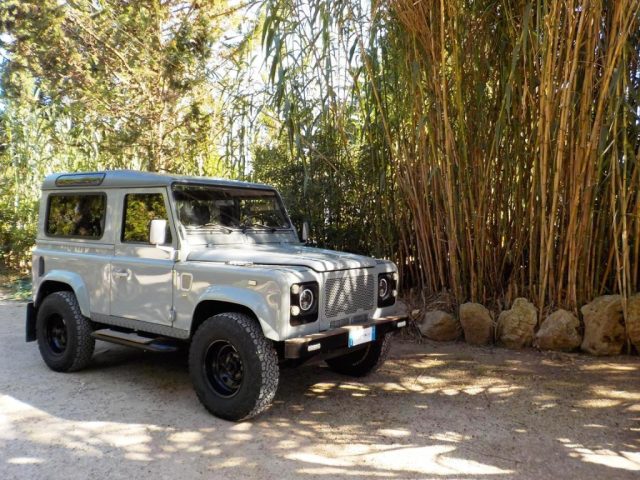 LAND ROVER Defender usata, con Autoradio