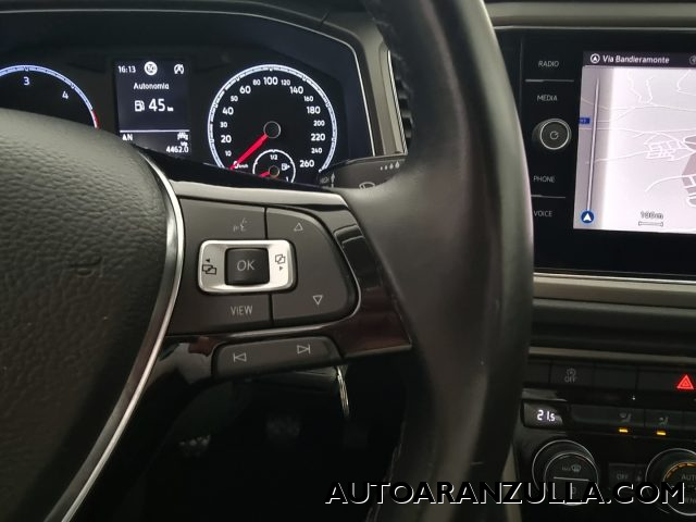 VOLKSWAGEN T-Roc usata, con USB