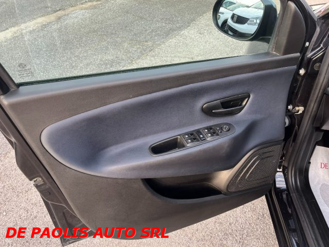 LANCIA Ypsilon usata, con Autoradio