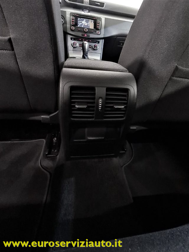 VOLKSWAGEN Passat usata 43