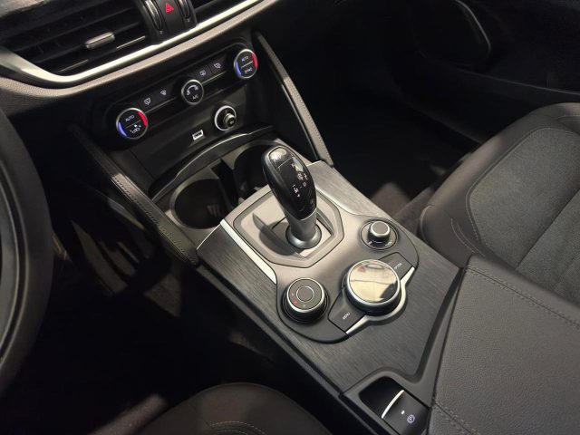 ALFA ROMEO Stelvio usata, con Controllo automatico clima