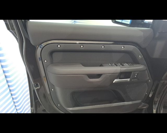 LAND ROVER Defender usata 29