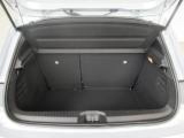 VOLKSWAGEN Golf usata, con Autoradio