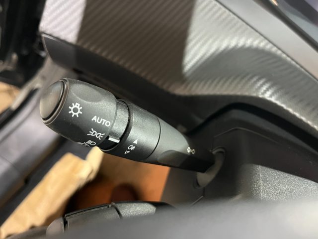 PEUGEOT 208 usata, con USB