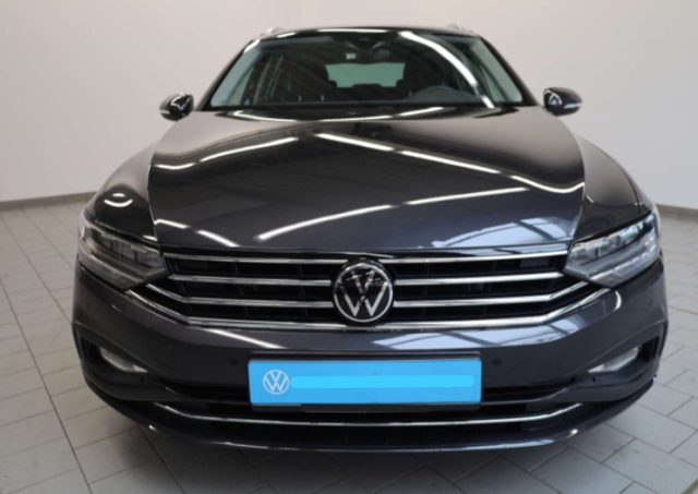 VOLKSWAGEN Passat Variant usata, con Autoradio
