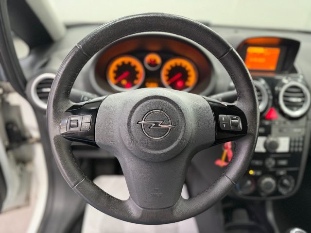 OPEL Corsa usata, con MP3
