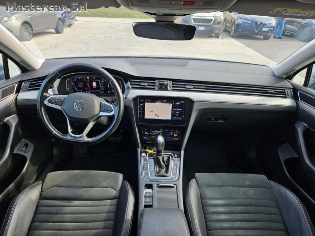 VOLKSWAGEN Passat Variant usata, con ESP