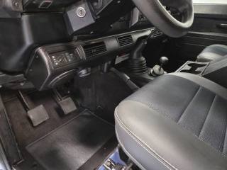 LAND ROVER Defender usata, con USB
