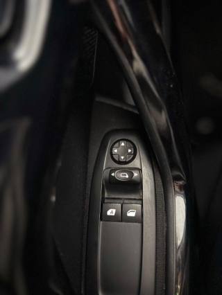 PEUGEOT 208 usata 3